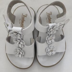5 Footmates White With Flower Detail Shoes